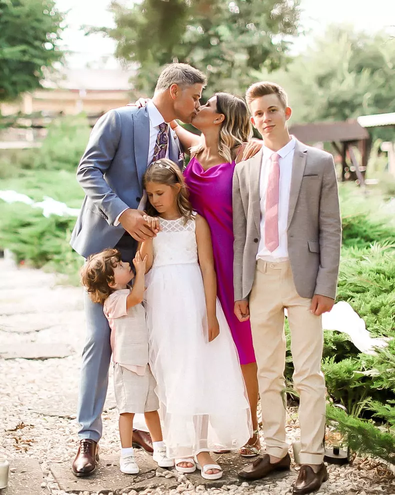 Ela Craciun si familia la nunta surorii sale cu Michael Douglas