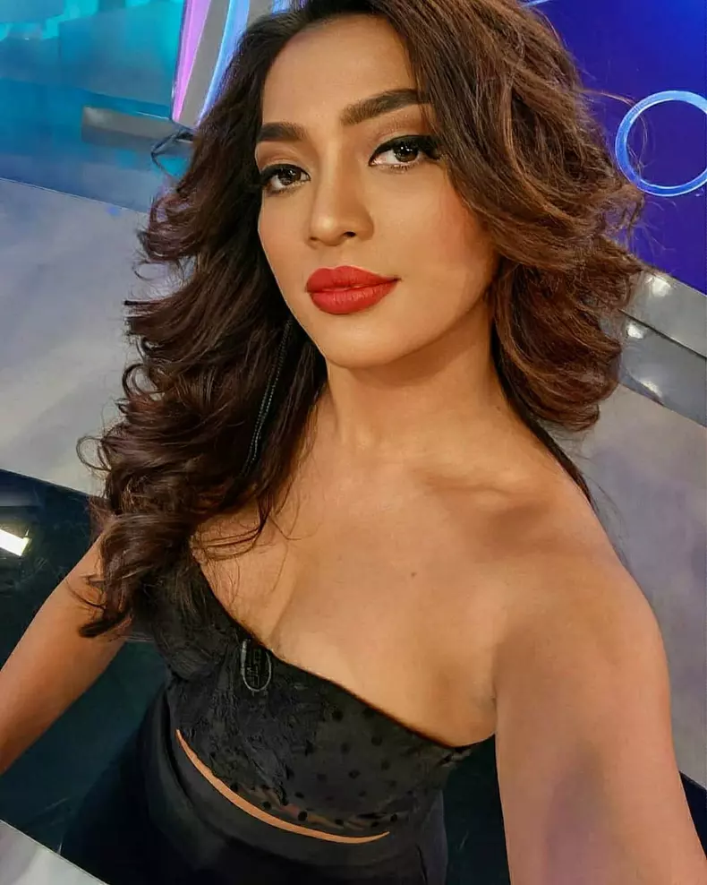 bella-santiago-la-bravo-ai-stil-5