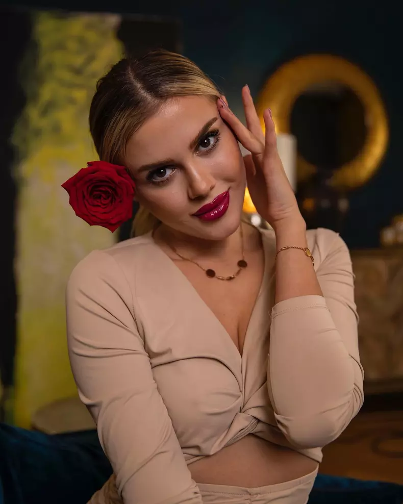 cine-este-emily-Burghelea-2
