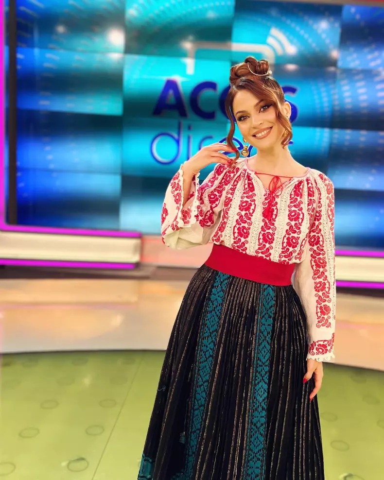 Raluca Diaconu e cântăreață și realizatoare TV și de radio