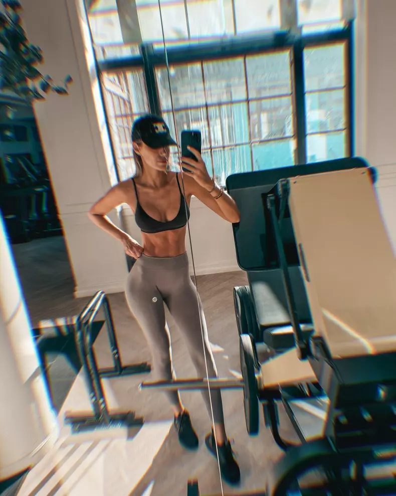 Gabriela otil in sala de sport