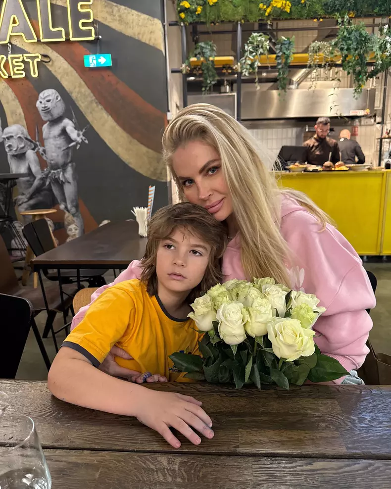 Andreea Banica si fiul ei