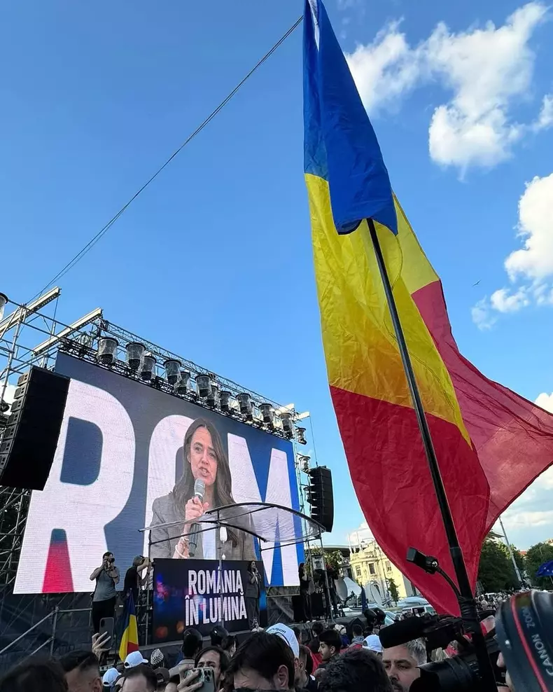 Andreea Raicu la mitingul „România în lumină” (5)