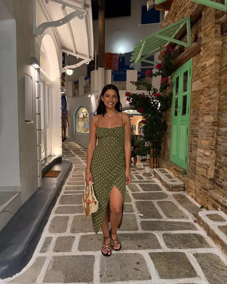 Oana Mosneagu seara in Grecia
