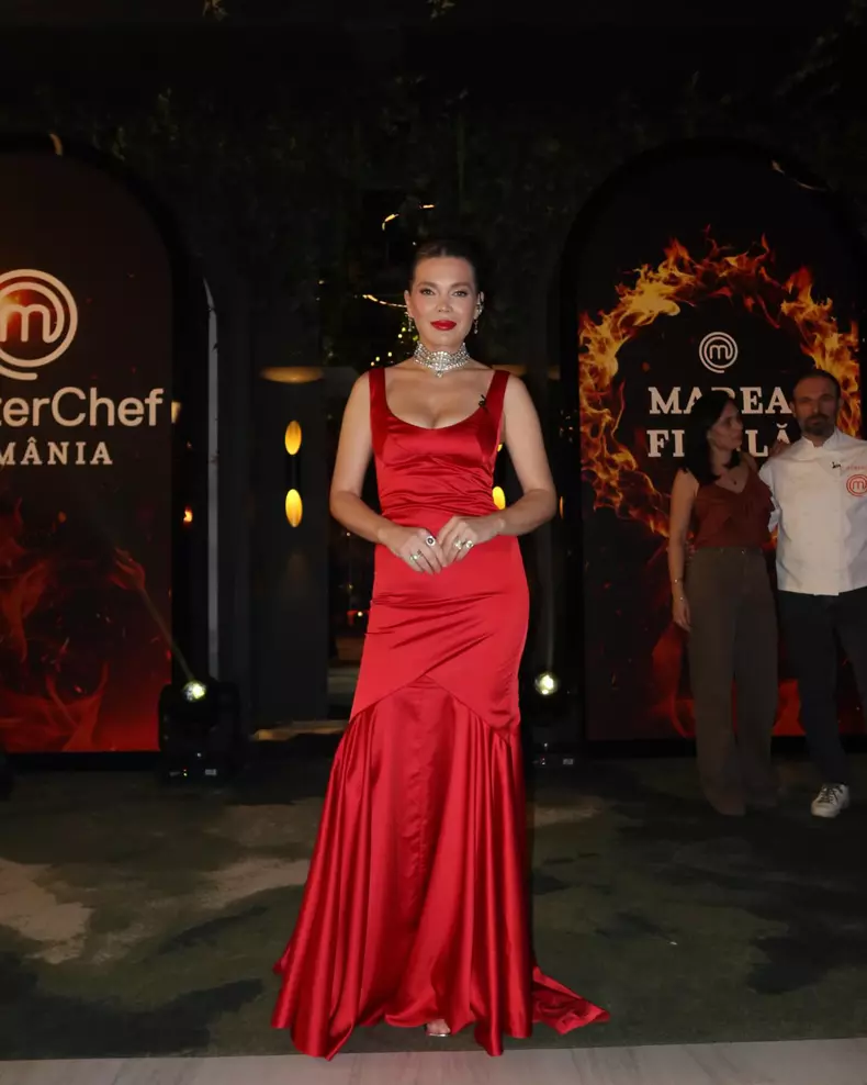 gina pistol rochie rosie masterchef 2