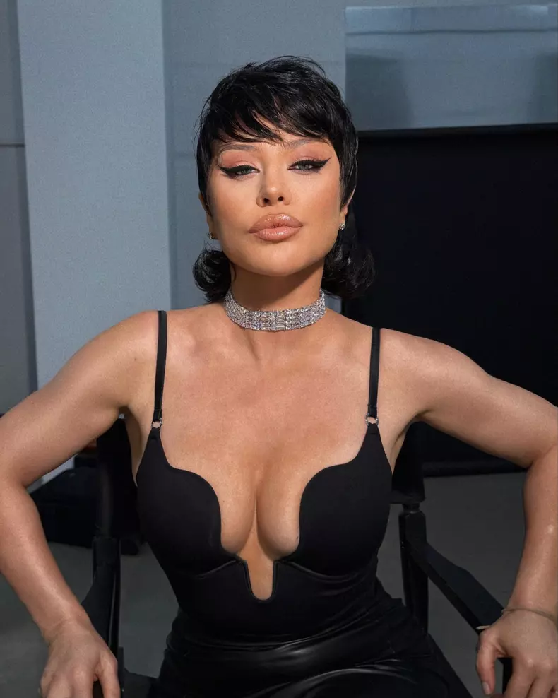 Loredana Groza cu părul scurt și brunetă (2)