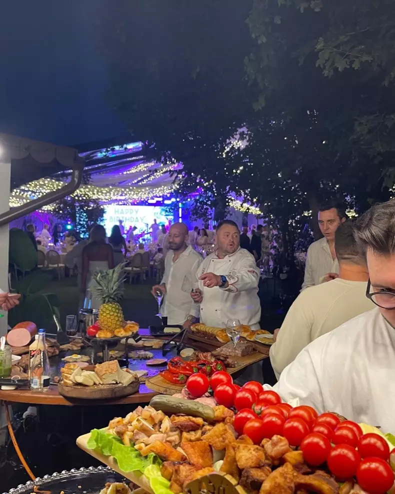 ce au mâncat invitații la ziua Andrei Măruță (1)