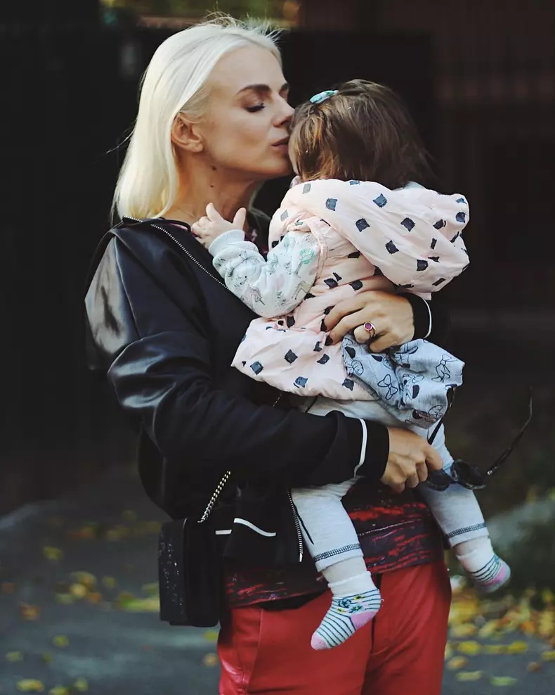 Cătălina Grama și fiica ei, Zora