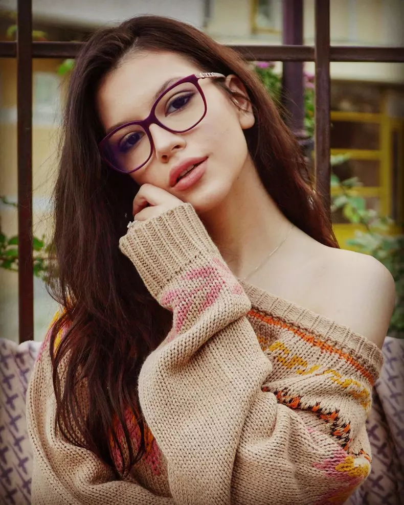 Cleopatra Statan (2)