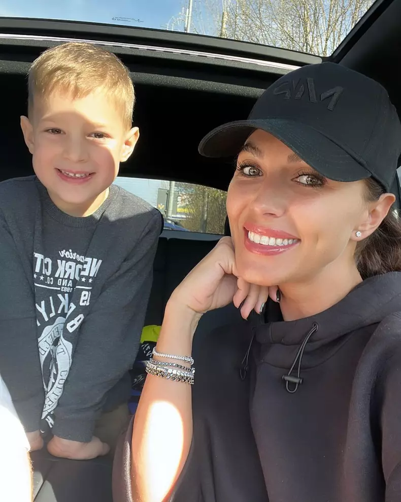 2. Ilinca Vandici și fiul ei, Zian