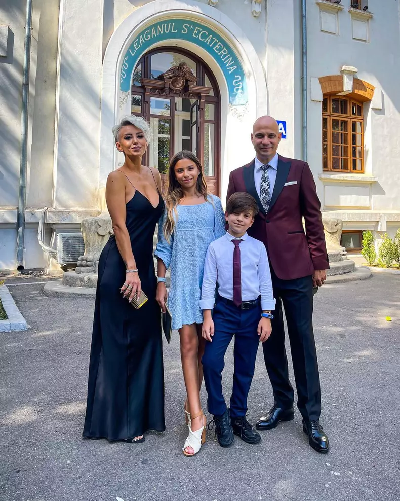 2. Giulia Anghelescu, Vlad Huidu și cei doi copii