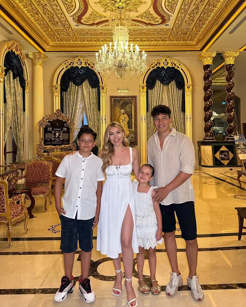 Elena Gheorghe, soțul și cei doi copii