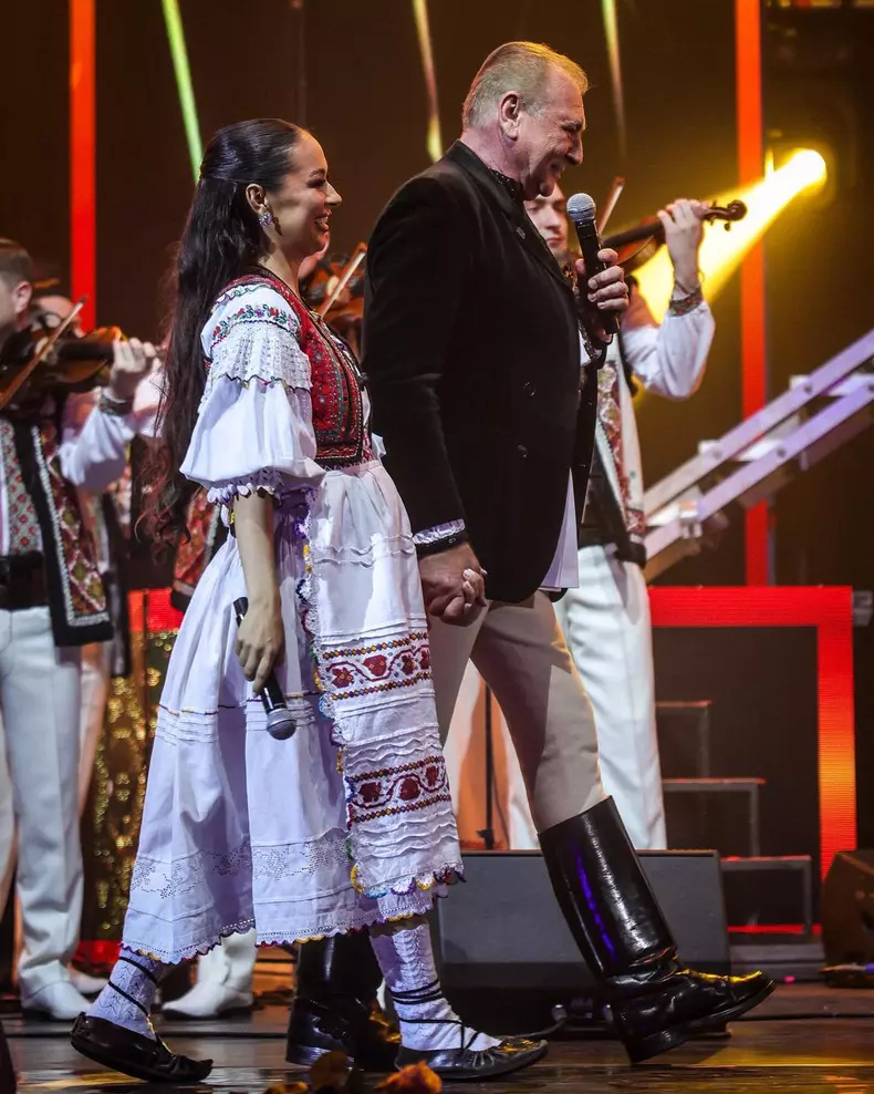 Vlăduța Lupău este însărcinată cu al doilea copil (12)