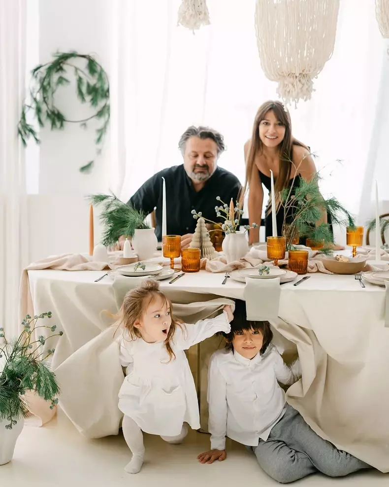 8. Dana Rogoz, soțul ei și cei doi copii