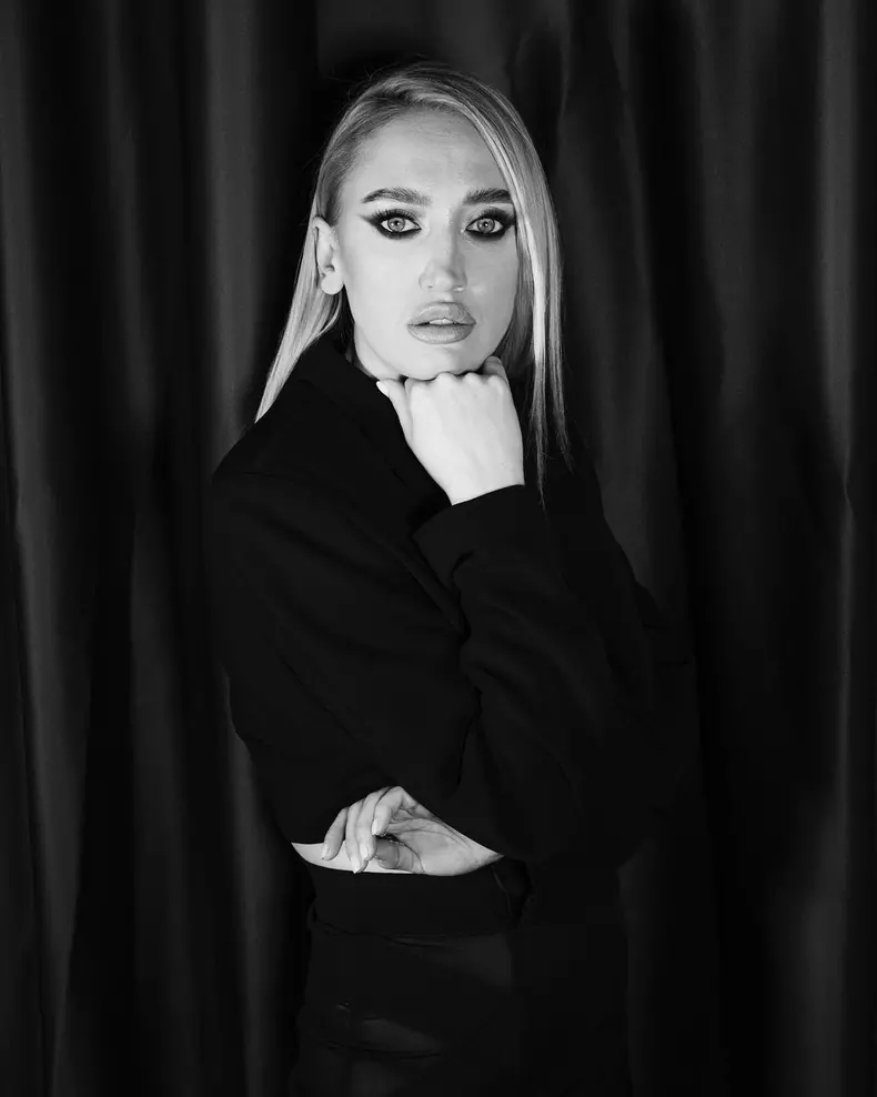 Ilona Brezoianu (4)