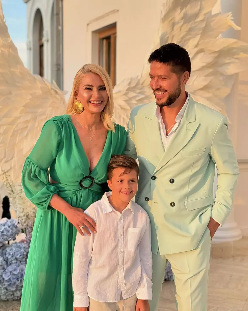 Jorge, sotia lui si fiul lor