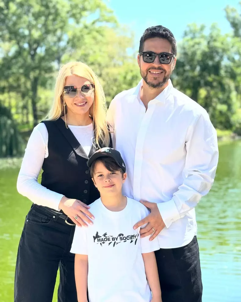 Jorge, sotia lui si fiul lor