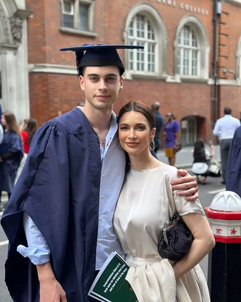 Fiul Andreei Berecleanu a absolvit liceul la Londra