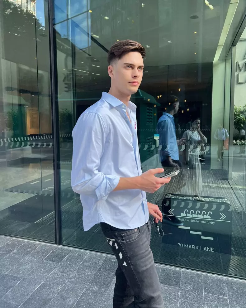 Fiul Andreei Berecleanu a absolvit liceul la Londra