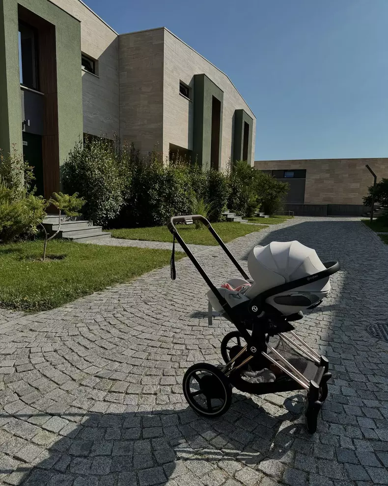 Aida, fiica cea mică a Laurei Cosoi