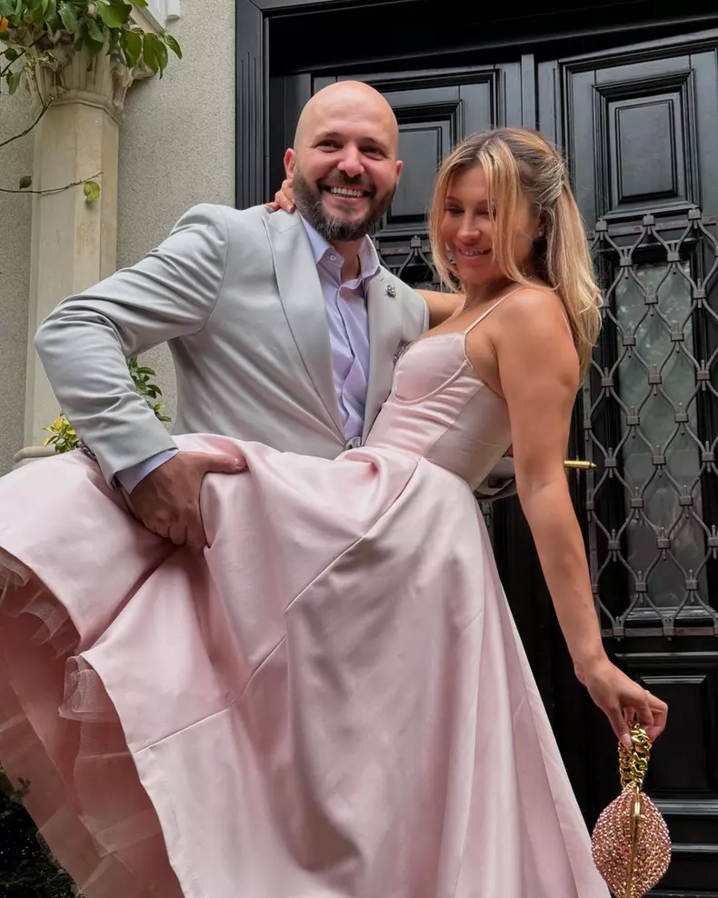 1. Lora și Ionuț Ghenu s-au căsătorit civil