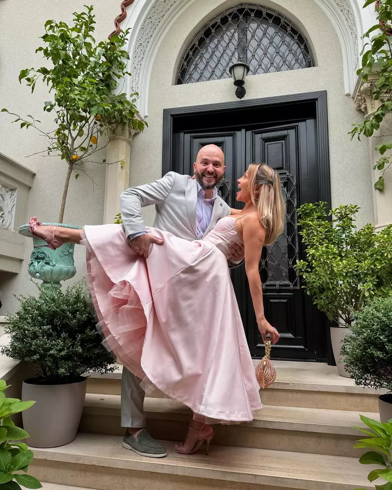 2. Lora și Ionuț Ghenu s-au căsătorit civil