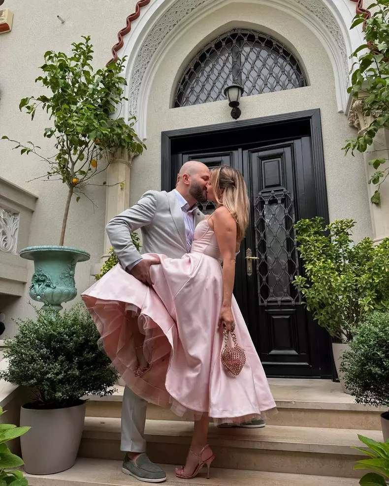 4. Lora și Ionuț Ghenu s-au căsătorit civil