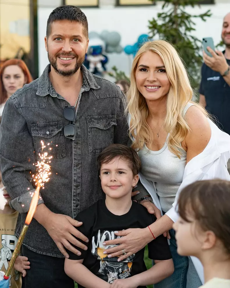 Jorge, soția și fiul lor (1)