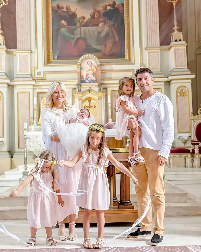 Laura Cosoi si familia (1)