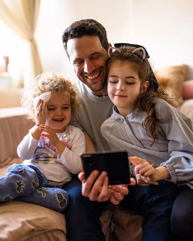 Adrian Nartea și fetițele lui (1)