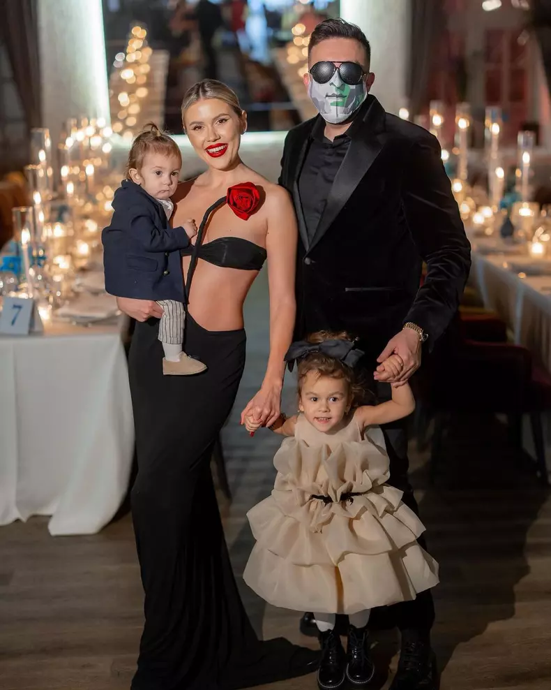 Emily Burghelea și familia ei