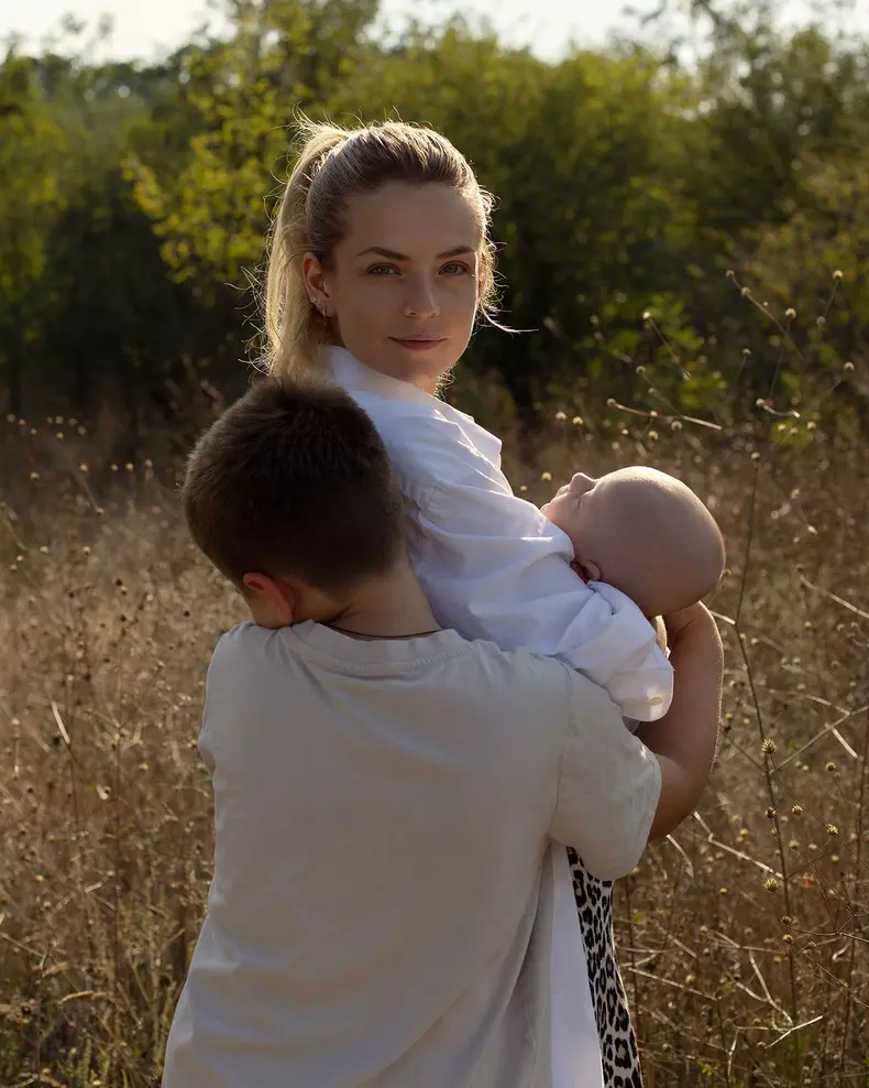 Victoria Raileanu și cei doi copii ai ei