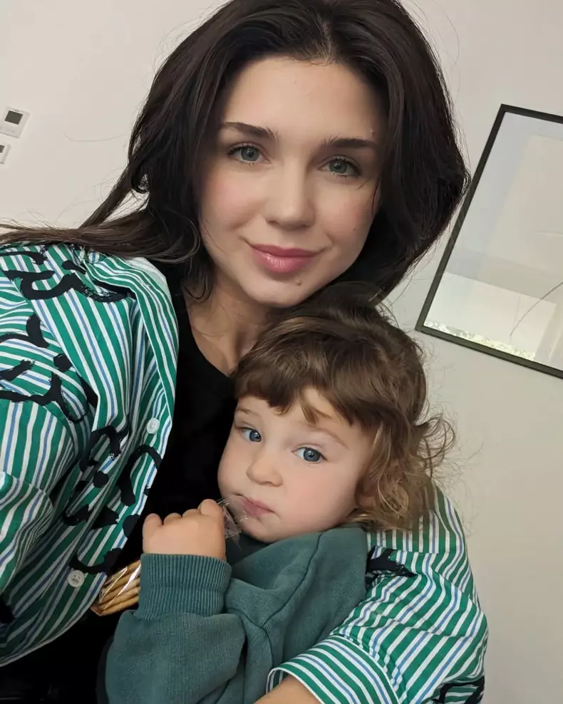 10. Alice Cavaleru și fiica ei, Alegra