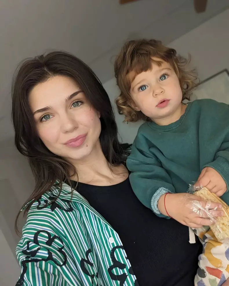 11. Alice Cavaleru și fiica ei, Alegra