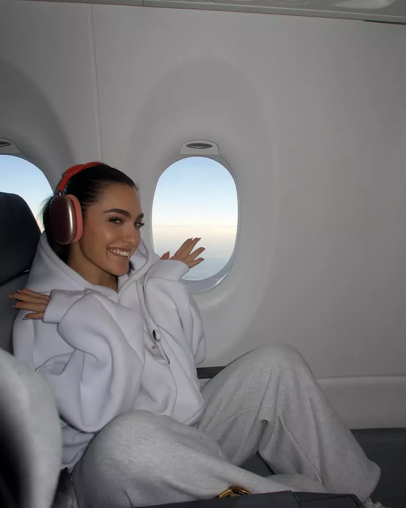 2. Alexia Eram a plecat în vacanță