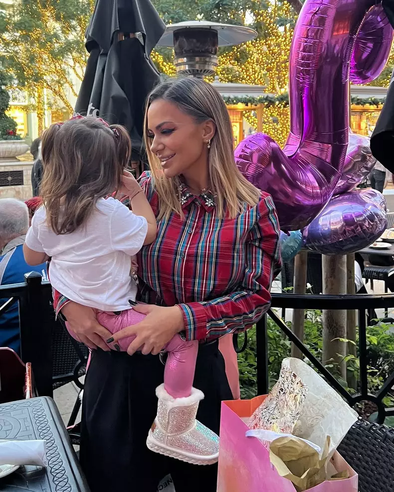 Andreea Antonescu și fiica ei, Venice