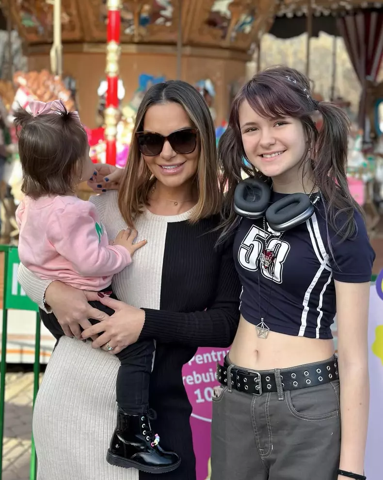 Andreea Antonescu și fiicele ei