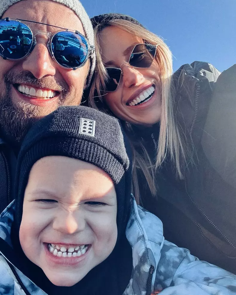 Gabriela Prisăcariu, Dani Oțil și fiul lor, Tiago (4)