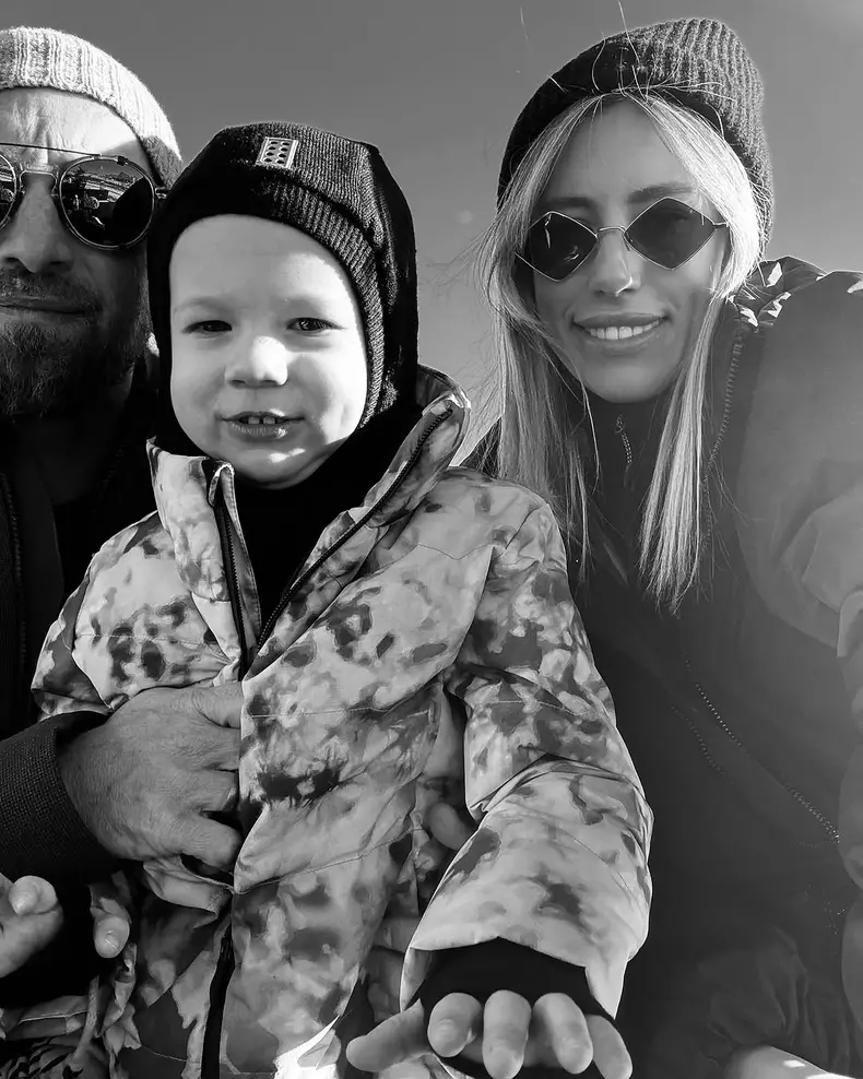 Gabriela Prisăcariu, Dani Oțil și fiul lor, Tiago (6)