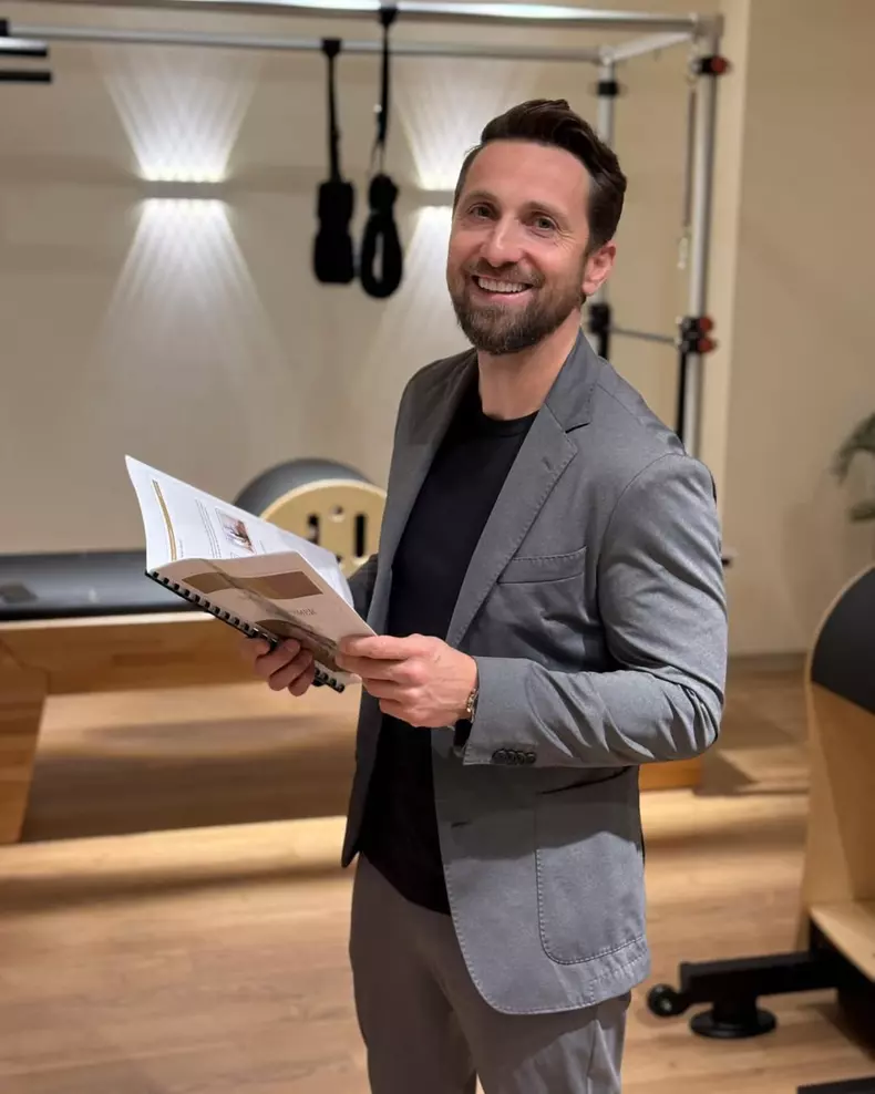 Dani Oțil și-a deschis studio de Yoga și pilates