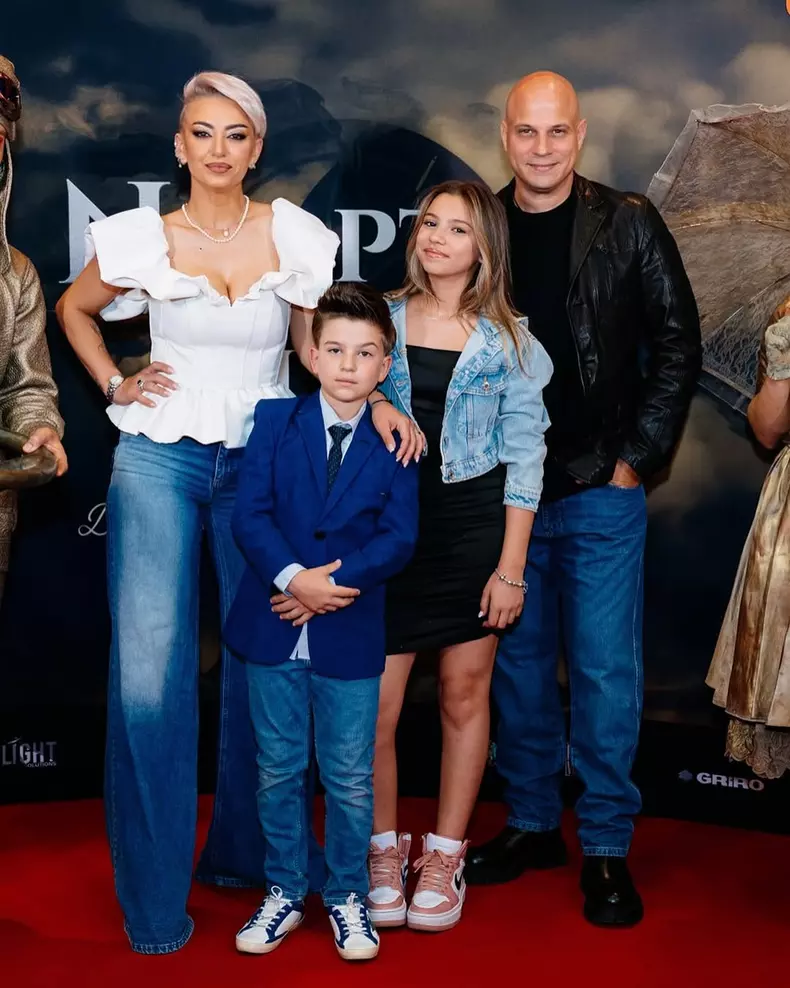 Giulia, Vlad și cei doi copii (1)