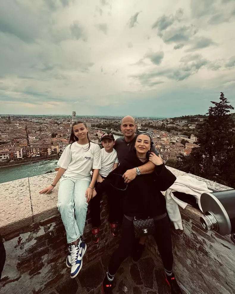 Giulia, Vlad și cei doi copii (7)