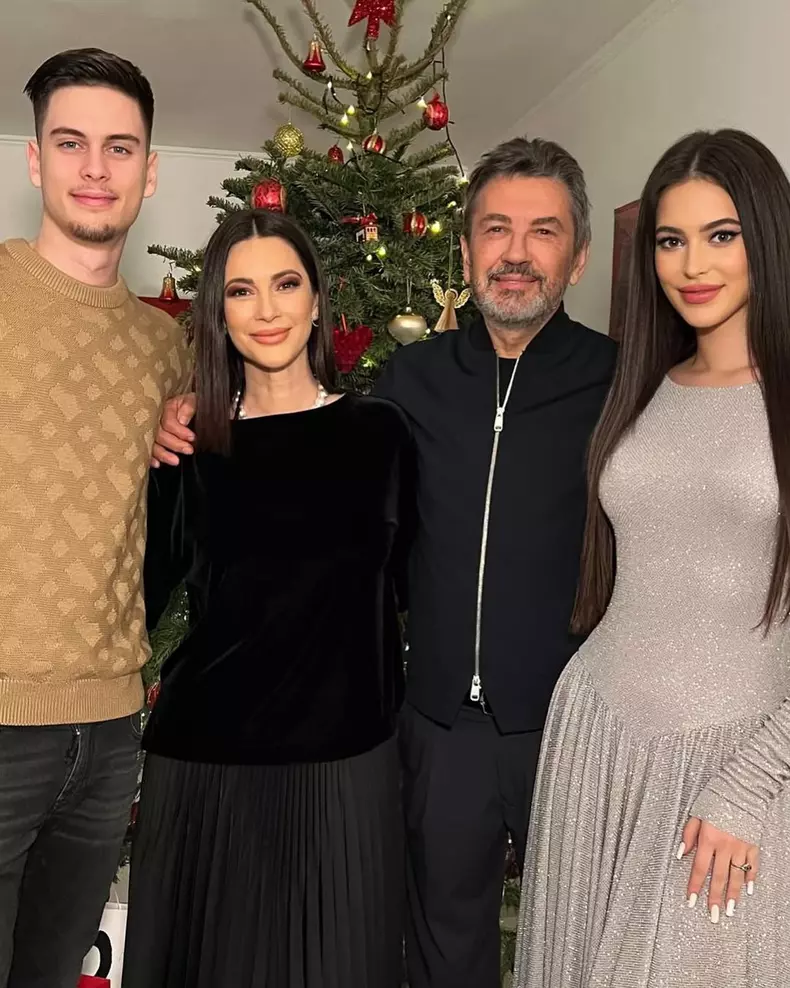 Andreea Berecleanu, soțul ei și cei doi copii