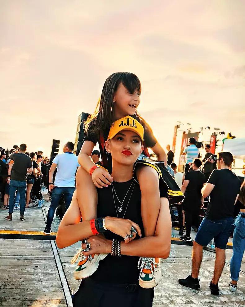 Giulia Anghelescu și fiica ei, Antonia (3)