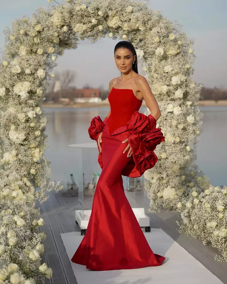 6. Adelina Pestrițu