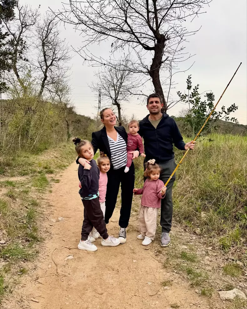 7. Laura Cosoi și familia