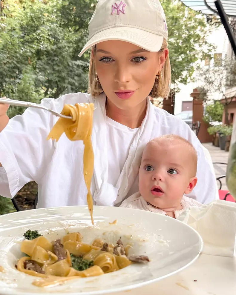 5. Ana Baniciu și fiul ei