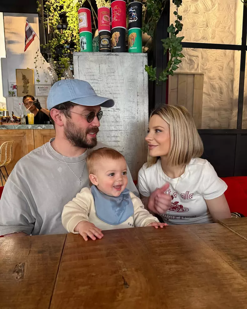 6. Ana Baniciu, soțul ei și fiul lor