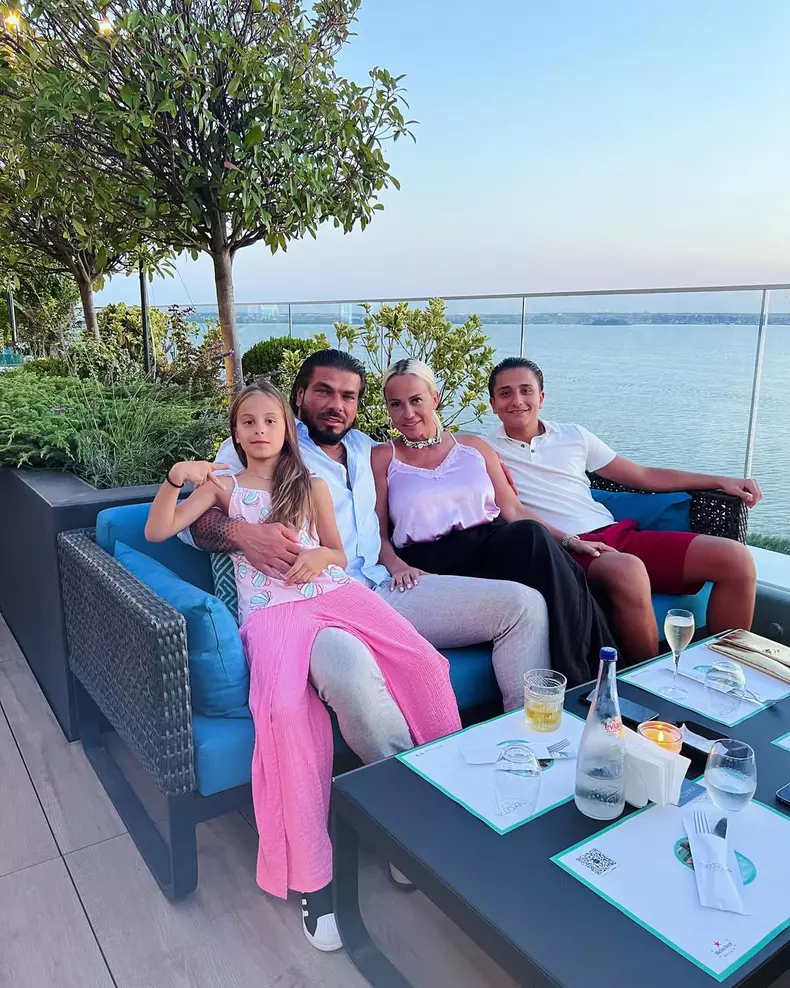 Anda Adam și familia ei