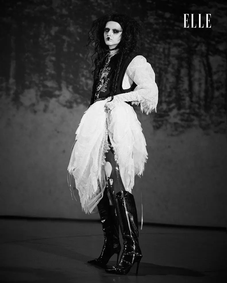 Ținuta: Adelina-Ștefania Suciu-Oance. Model: Darius Boar.